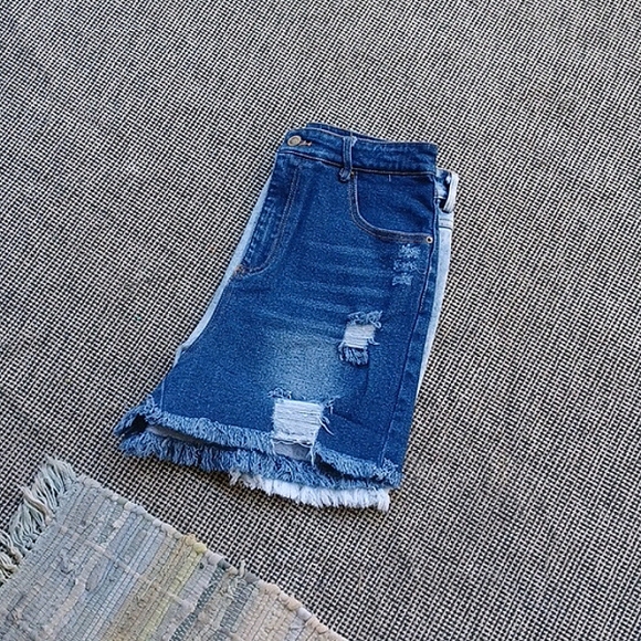 Women's Jean Shorts - Picture 7 of 8